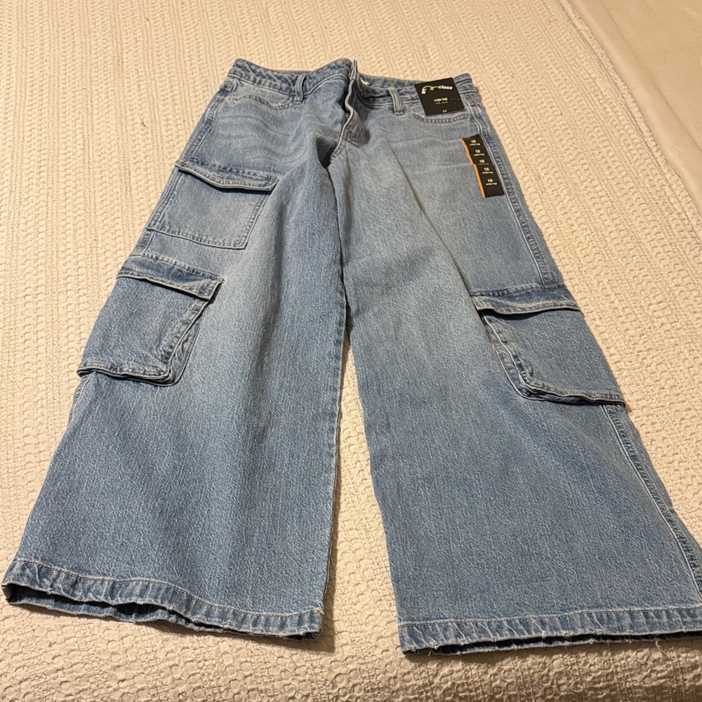 Girls Mid-Rise Wide-Leg Cargo Jeans from art class Light Wash